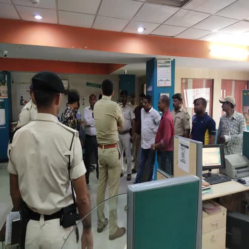 Bihar News: समस्तीपुर में बैंक की शाखा को लूटने की कोशिश,पांच में से एक अपराधी को लोगों ने पकड़ा
