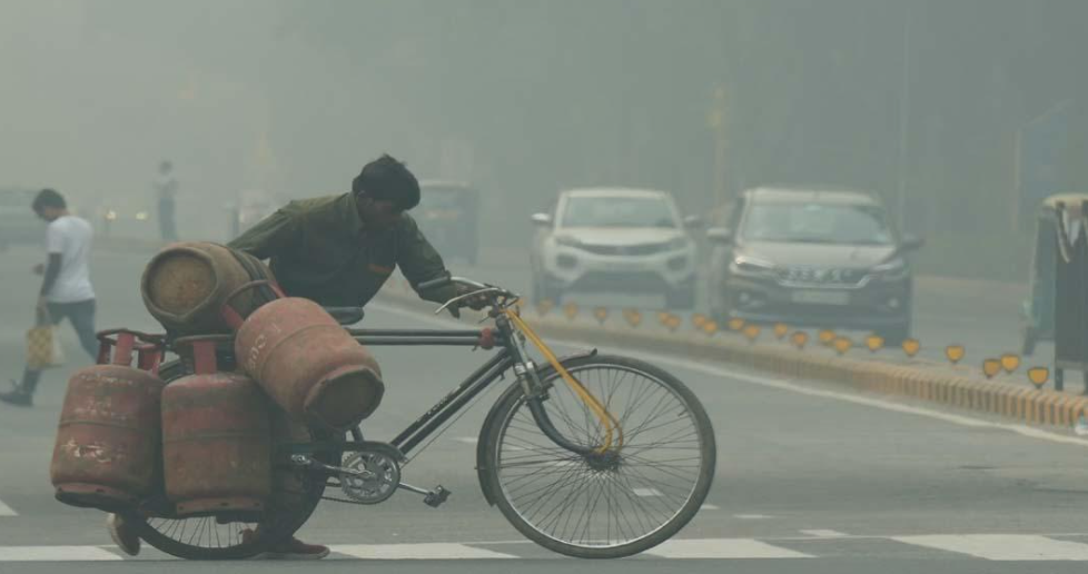Weather Today: दिल्ली-यूपी से बिहार तक घने कोहरे की चादर, उत्तर भारत में शीतलहर का अलर्ट