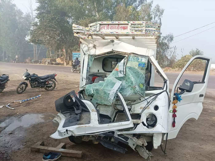 Accident In Kanpur: यूपी के कानपुर में भीषण सड़क हादसा, ट्रक और लोडर की भिड़ंत में एक ही गांव के 3 लोगों की मौत