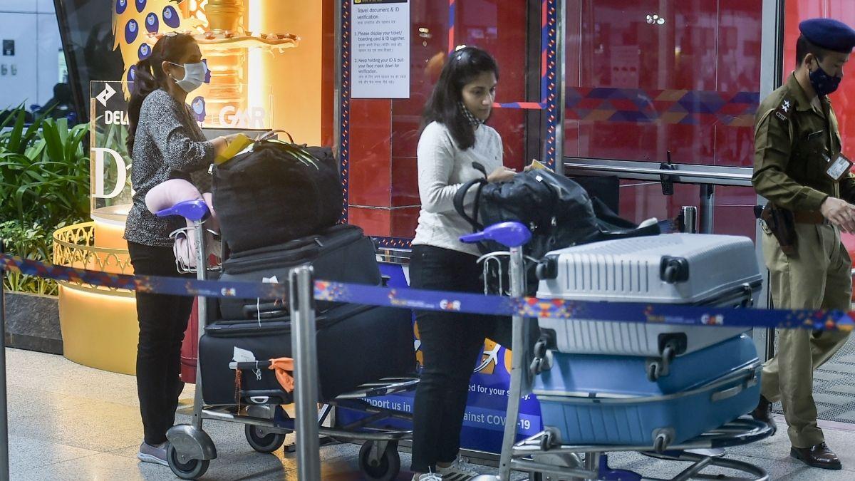 भारत में कोरोना का अलर्ट, 3 दिन में 41 विदेशी यात्री पॉज़िटिव मिले, एयरपोर्ट पर हो रही रैपिड टेस्टिंग