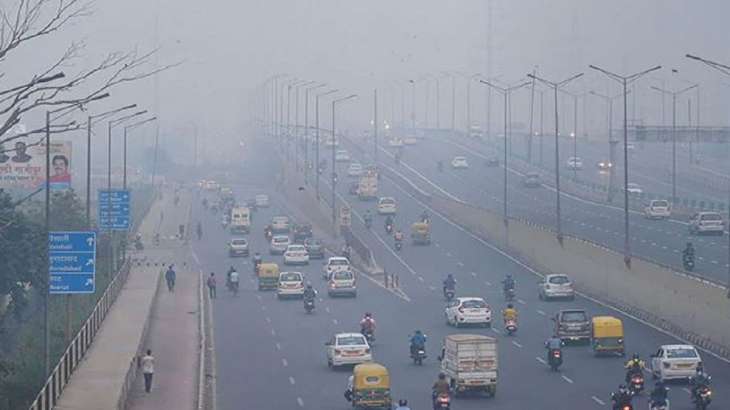 Delhi pollution: निर्माण कार्य पर प्रतिबंध के बावजूद दिल्ली की वायु गुणवत्ता ‘बहुत खराब’ स्तर पर