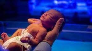 ग्रेटर नोएडा: नवजात बच्ची को झाड़ियों में फेंक गए मां-बाप, SHO की पत्नी ने अपना दूध पिलाकर बचाई जान