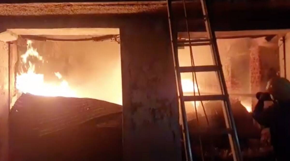 Telangana: घर में अचानक लगी भीषण आग,दो बच्चों सहित छह लोगों की मौत