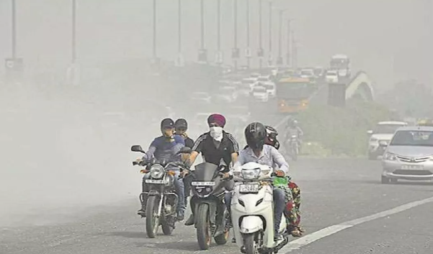 दिल्ली NCR में बढ़ा प्रदूषण का कहर, लोगों को सांस लेने में हुई मुश्किल