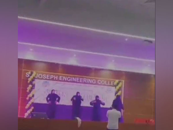 बुर्का पहनकर डांस करने पर कर्नाटक के इंजीनियरिंग कॉलेज के चार छात्रों को किया गया सस्पेंड – देखें वीडियो