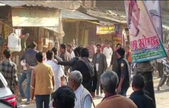 UP News:कौशांबी जिले में ‘भारत जोड़ो यात्रा’ के दौरान एक-दूसरे पर खूब चले लाठी-डंडे, मुख्य अतिथि के साथ चलने को लेकर हुआ बवाल