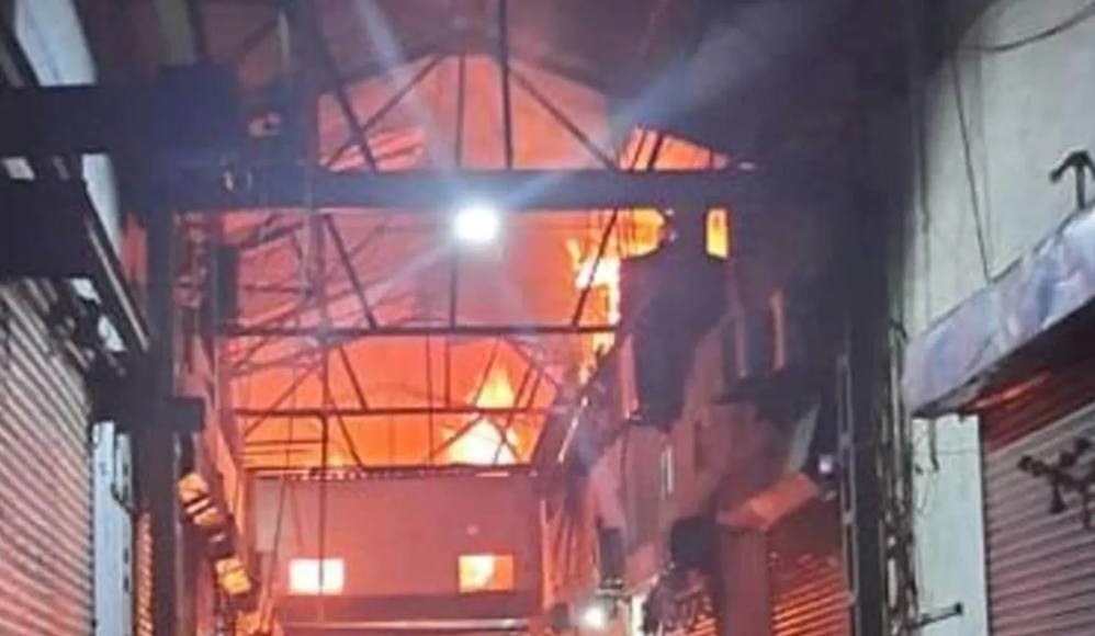 पाकिस्तान के इस्लामाबाद में भीषण आग लगने से 300 दुकानें जलकर खाक, पढ़ें पूरी खबर