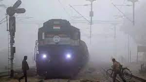दिल्ली-यूपी समेत कई राज्यों में सुबह के वक्त घना कोहरा, विजिबिलिटी काफी कम; लगभग 18 ट्रेनें लेट – जानें देश के मौसम का हाल