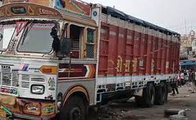 मध्य प्रदेश: रतलाम में बस स्टॉप पर बेकाबू ट्रक की चपेट में आने से 6 की मौत, 12 घायल