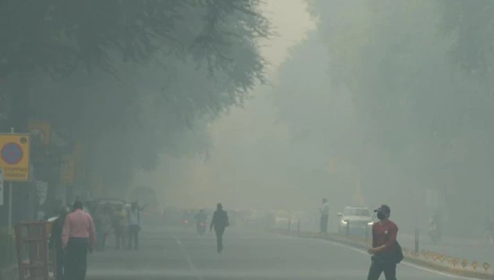 Weather update: दिल्ली, यूपी, पंजाब समेत पूरे उत्तर भारत में घना कोहरा छाया,  शीतलहर के साथ और बढ़ी ठंड, जानें देश के मौसम का हाल | Weather Update Dense  Fog In Entire