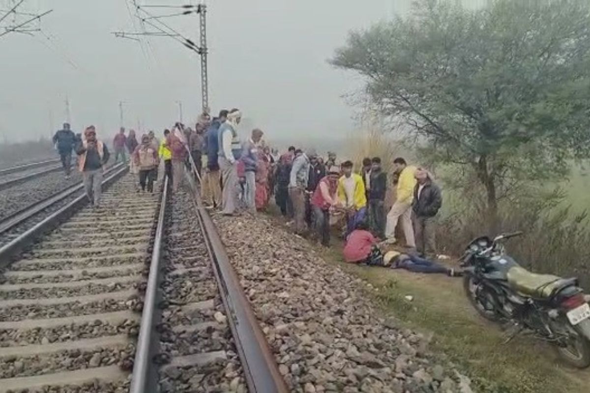 UP News: मिर्जापुर में घरेलू विवाद को लेकर पति ने ट्रेन से कटकर दी जान,बचाने गई पत्नी की भी दर्दनाक मौत