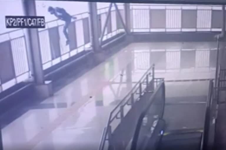 नॉलेज पार्क मेट्रो स्टेशन से युवक ने लगाई छलांग, इलाज के दौरान मौत