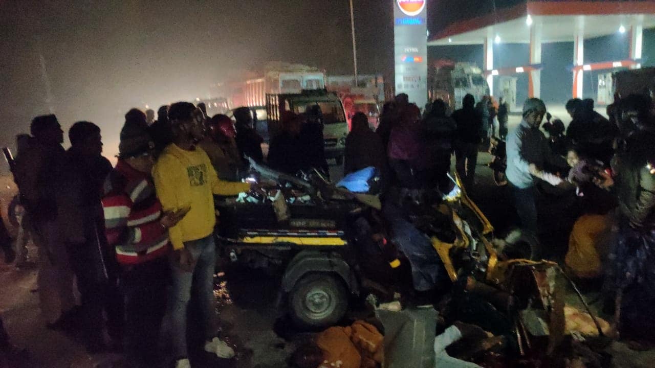 Bihar News: गया और कटिहार जिले में दर्दनाक सड़क हादसा, 10 लोगों की दर्दनाक मौत