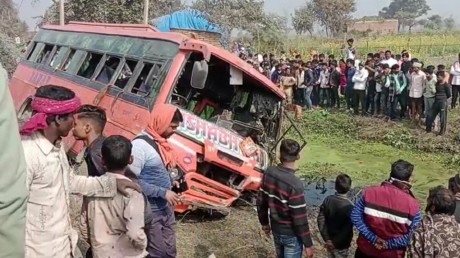 Bihar road accident: सासाराम में यात्रियों से भरी बस अनियंत्रित होकर पलटी, दो की मौत, 12 से अधिक लोग घायल