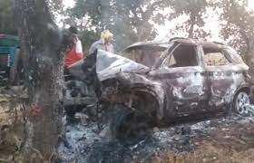 छत्तीसगढ़ के बिलासपुर जिले में पेड़ से टकराने के बाद कार में लगी भीषण आग, 3 लोगों की जिंदा जलने से हुई मौत
