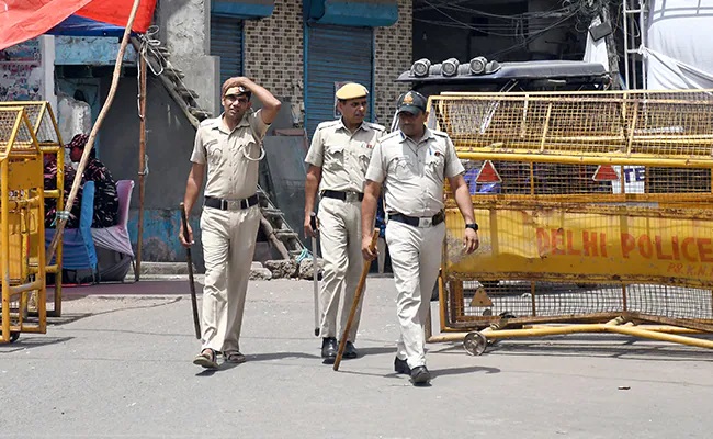 दिल्ली की गुटखा फैक्ट्री में लिफ्ट गिरने से तीन मजदूरों की मौत, एक घायल