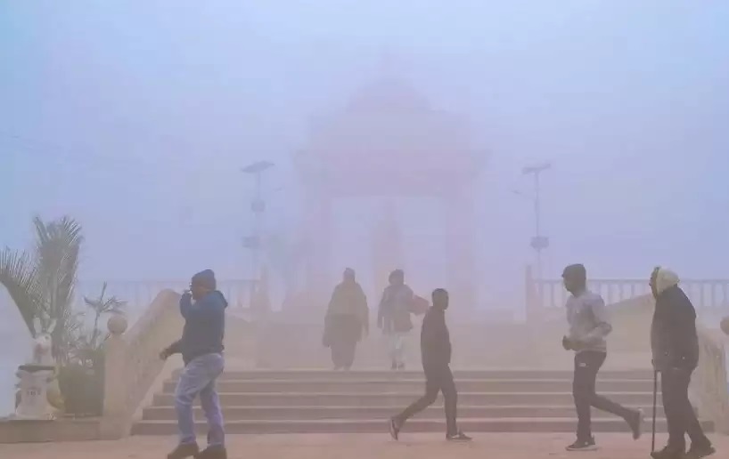 Weather Update: दिल्ली में नया साल शुरू होते ही शीतलहर के साथ घना कोहरा छाए रहने की संभावना- जानें मौसम का हाल