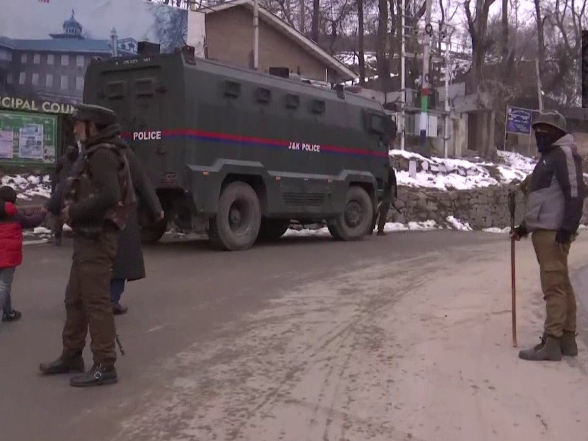 Jammu and Kashmir: बड़गाम में मंगलवार सुबह सुरक्षाबलों और आतंकवादियों के बीच मुठभेड़ , 2 आतंकियों की मौत
