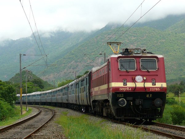 MP News: मुरैना में ट्रेन की कपलिंग खुलने से 2 हिस्सों में बंटी तेलंगाना एक्सप्रेस, इंजन के साथ 7 डिब्बे आगे दौड़ गए, बाकी रह गए पीछे