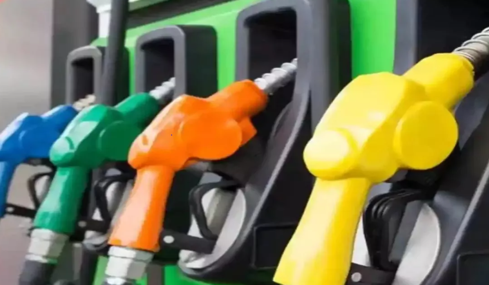 Petrol Diesel Price: तेल कंपनियों ने जारी किए पेट्रोल-डीजल के दाम, जानें आपके शहर की कीमतें