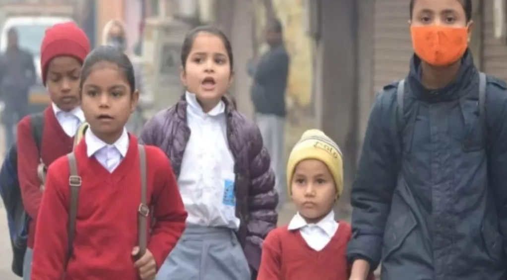 School Closed: उत्तर भारत में शीत लहर का प्रकोप, इन पांच राज्यों में बंद करने पड़े स्कूल,पढ़ें