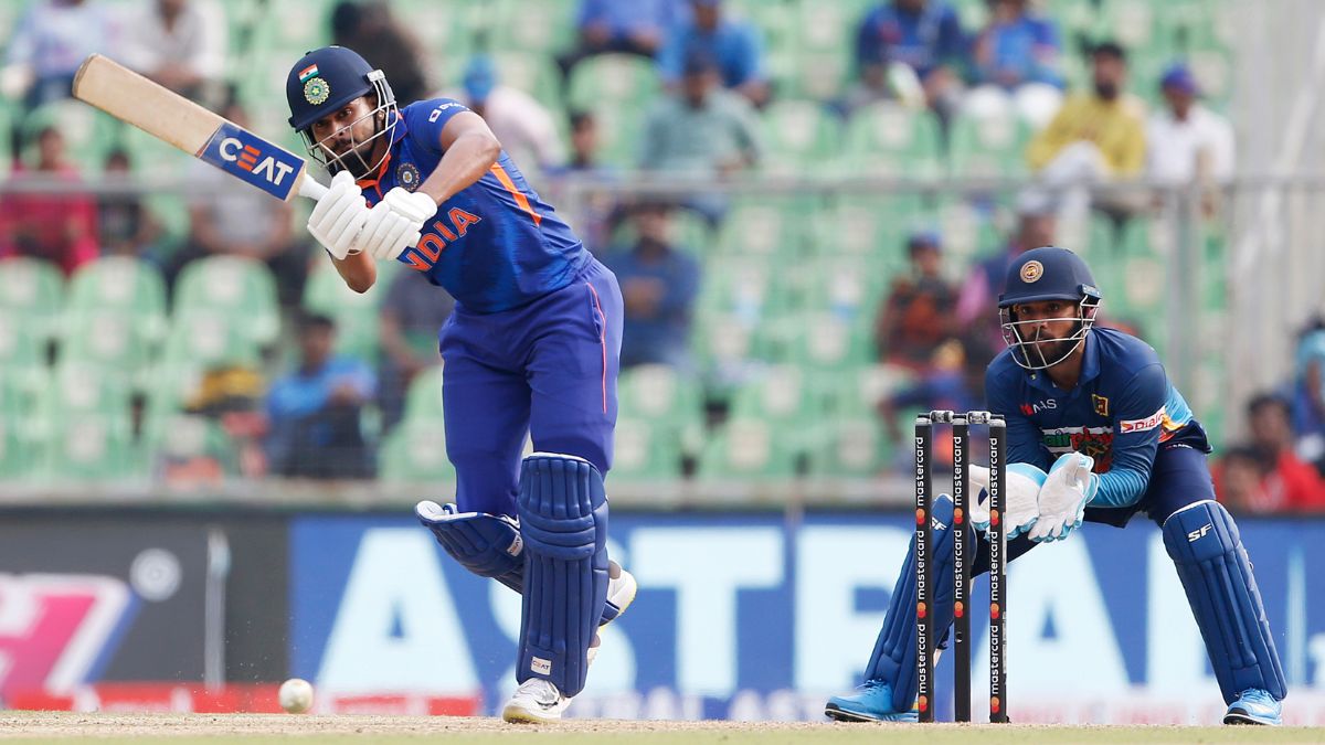 IND Vs NZ 2023: भारत के बल्लेबाज Shreyas Iyer पीठ की चोट के कारण न्यूजीलैंड के खिलाफ वनडे सीरीज से बाहर