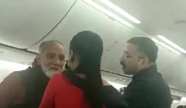 दिल्ली से हैदराबाद जा रहे स्पाइसजेट के विमान में एयर होस्टेस के साथ बदसलूकी करने वाला शख्स गिरफ्तार
