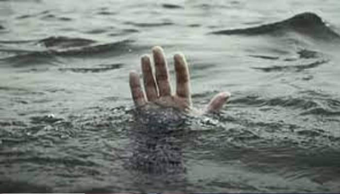 UP News: हापुड़ में तेज रफ्तार कार गहरे तालाब में गिरी, तालाब में डूबने से चार युवकों की मौत