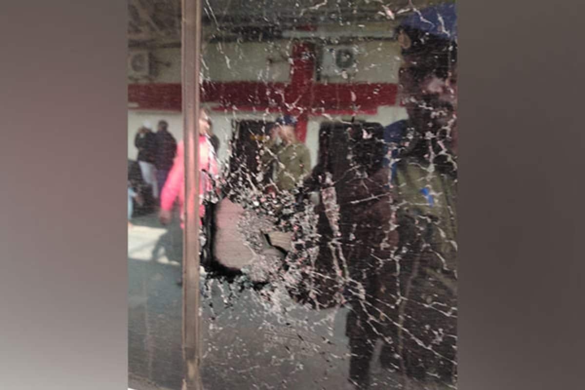 Vande Bharat Express: बिहार में वंदे भारत एक्सप्रेस पर पथराव, एक कोच की खिड़की का शीशा टूटा