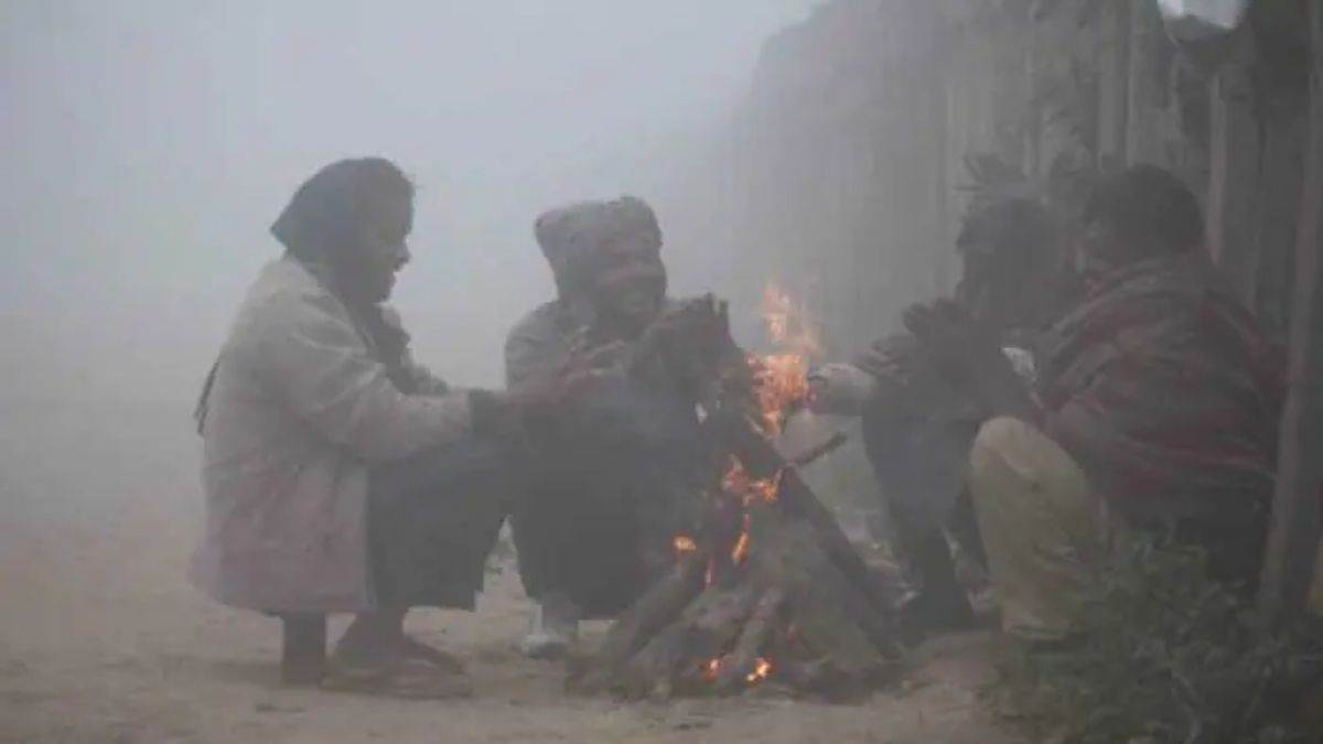 Weather Update: पूरा उत्तर भारत ठंड की चपेट में, दिल्ली में शीतलहर का यलो अलर्ट, विजिबिलिटी हुई जीरो