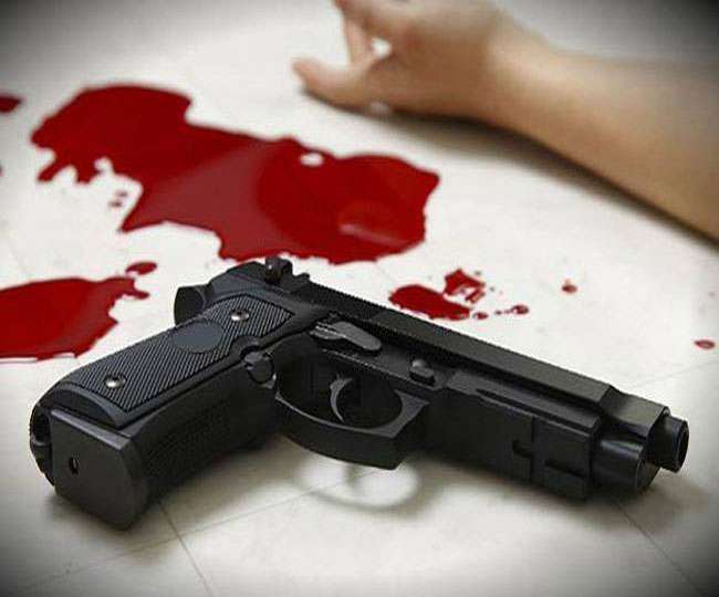 Jharkhand News: सरायकेला में दर्दनाक गोलीबारी की घटना, दोस्तों ने आँख में मारी गोली ,गंभीर हालत में RIIMS किया गया रेफर