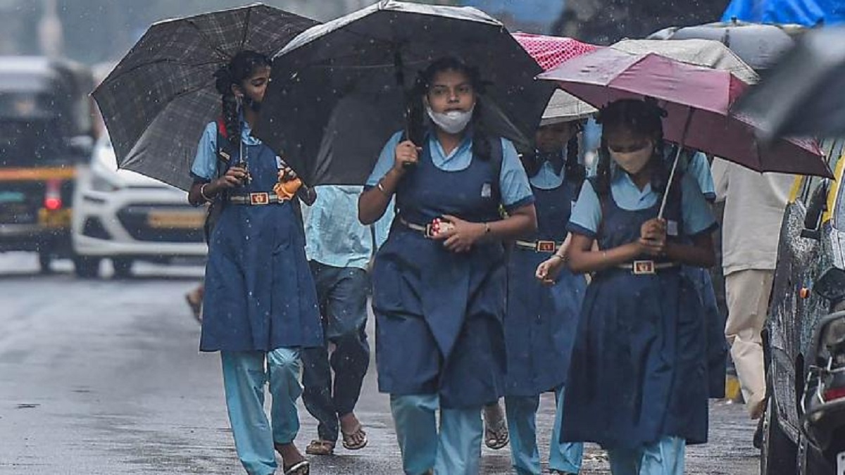 IMD Rain Alert: भारी बारिश के कारण तमिलनाडु में स्कूल-कॉलेज बंद, 11 जिले अलर्ट पर