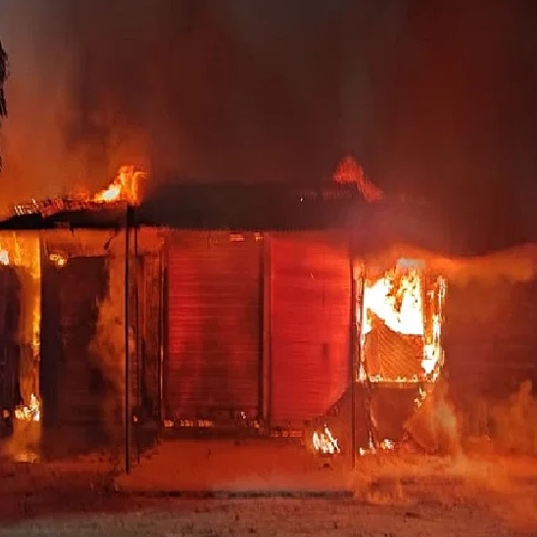 Jharkhand news: बोकारो में रूई और फोम की दुकान में लगी भीषण आग, स्टोर में रखे सामान जलकर हुए खाक