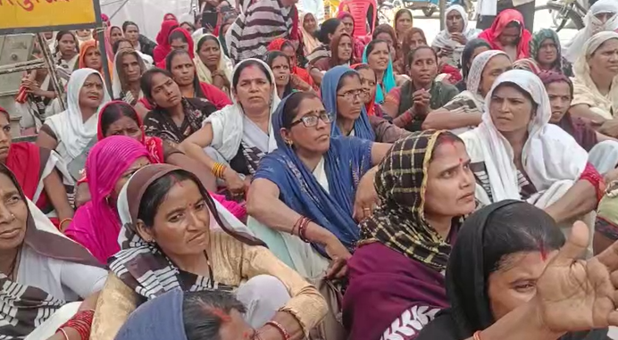 हमीरपुर में वेतन के लिए आशा बहुओं ने बुलंद की आवाज