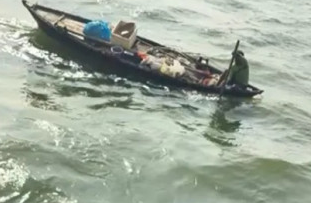 बलिया में बड़ा हादसाः बीच गंगा में नाव पलटने से चार की मौत, कई लापता, नाव में 40 लोग थे सवार