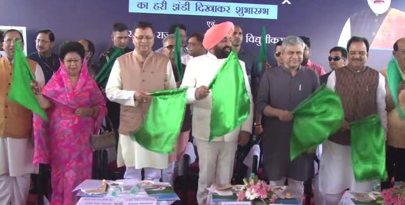 प्रधानमंत्री मोदी ने हरी झंडी दिखा कर वंदेभारत को किया रवाना, देहरादून से दिल्ली के बीच केवल पांच स्टेशनों पर ठहराव