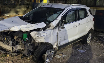 प्रयागराज में कार ने घर के बाहर बैठे चार लोगों को कुचला, मौत