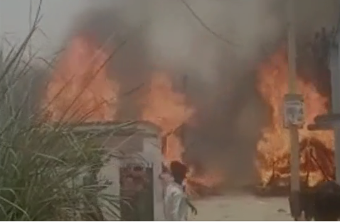 हरदोई में आग से आशियाना जलकर राख, लाखों का नुकसान