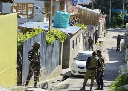 आतंक पर चोटः कश्मीर में जमात के 11 ठिकानों पर छापे, कई डिजिटल उपकरण जब्त