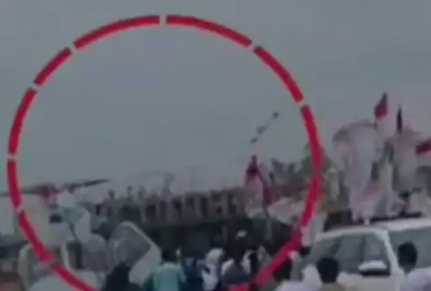 उज्जैन में कमलनाथ की सुरक्षा में चूक, हेलिकॉप्टर की पंखुड़ी से टकराया झंडा