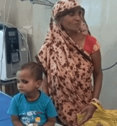 फर्रुखाबादः खेल-खेल में बच्चे ने रस्सी समझकर सांप को चबा लिया, जानें क्या है मासूम का हाल  