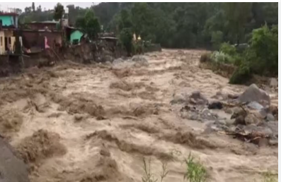 उत्तराखंडः भारी बारिश को देखते हुए सीएम धामी ने अलर्ट रहने के दिए निर्देश, कहा- मोबाइल स्विच ऑफ न रखें अफसर