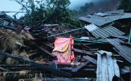 महाराष्ट्र में कुदरत का कहरः मूसलधार बारिश ने मचाई तबाही, चट्टान गिरने से 10 की मौत, 48 घर जमींदोज