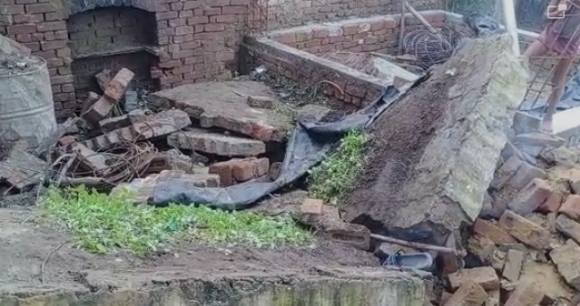 फर्रुखाबादः खेलते समय छत गिरने से तीन बच्चे दबे, एक की मौत, दो गंभीर