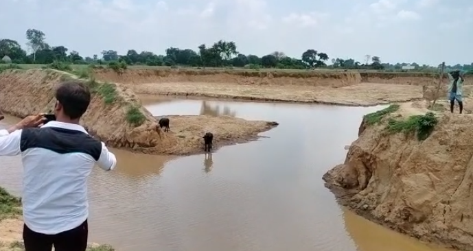 यूपीः हरदोई में पानी भरे गड्ढे में डूबकर चार भाई-बहनों की मौत, गांव में पसरा मातम