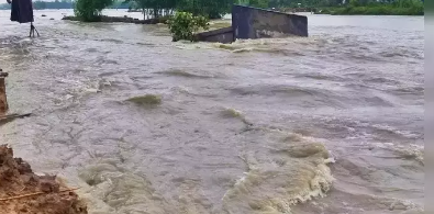 यूपीः कनहर और पांगन नदी में बाढ़ से चार गांव डूबे, ऐहतियातन खाली कराए गए गांव