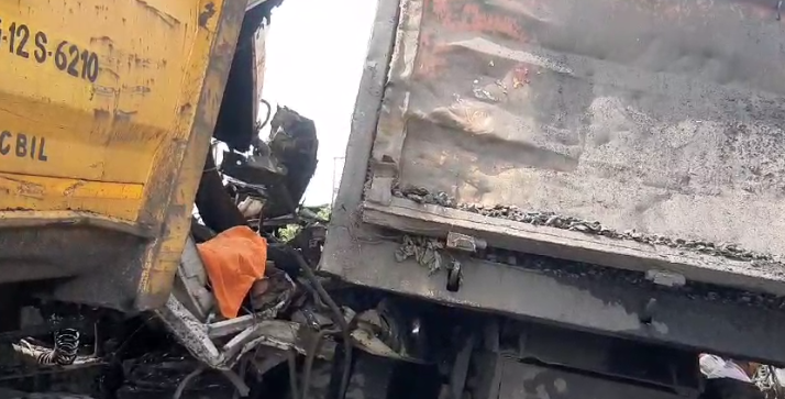 छत्तीसगढ़ः सड़क किनारे खड़े ट्रेलर से टकराया कोयला लदा ट्रक, चालक की मौके पर मौत
