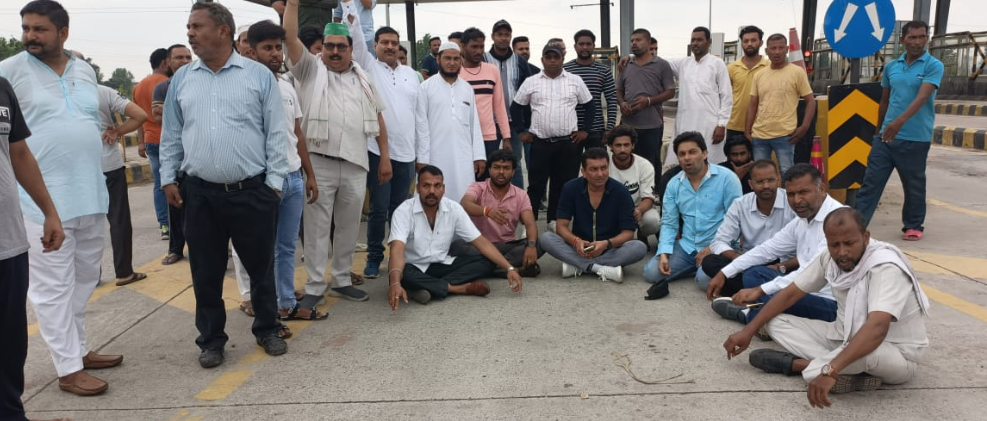 उत्तराखंडः टोल प्लाजा बहादराबाद पर नागरिकों ने किया जमकर हंगामा, कर्मचारियों पर अभद्रता का आरोप