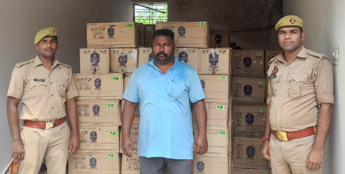 यूपीः फतेहपुर में डीसीएम में लदी 30 लाख की अंग्रेजी शराब पकड़ी, पंजाब से बिहार ले जायी जा रही थी शराब  