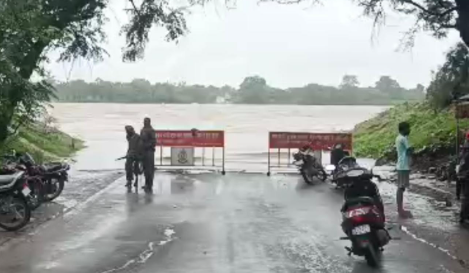 छत्तीसगढ़ः 3 दिनों से हो रही बारिश से जनजीवन अस्त-व्यस्त, जिले का संपर्क गांवों से टूटा